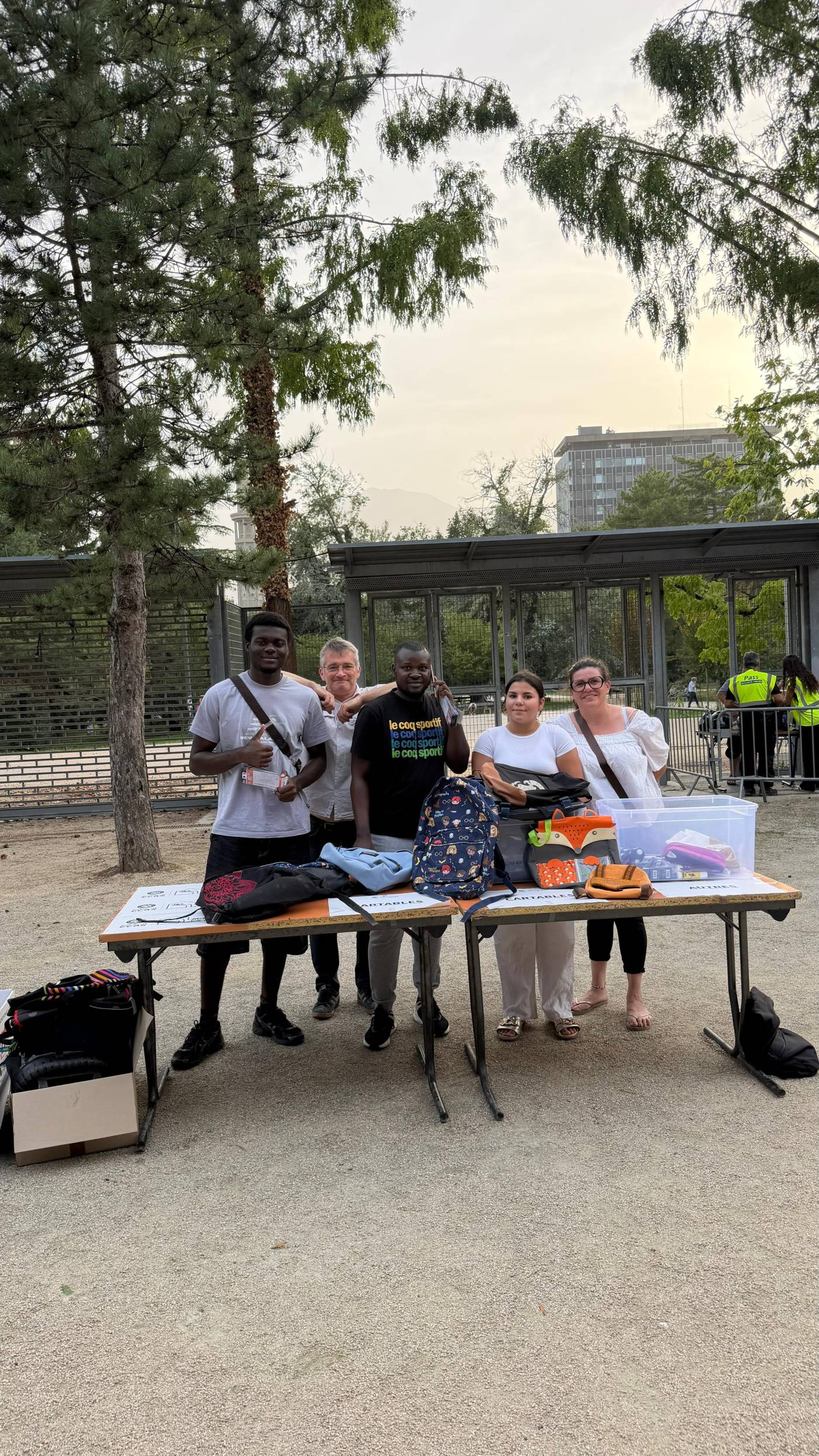 50 cartables collectés pour la rentrée lors de l'opération 1 don de cartable = 2 places offertes  de la Maison des Dons et du FCG !