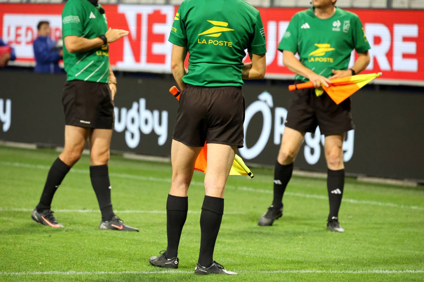Grenoble Logistique Distribution vous livre les arbitres de la 2e journée de ProD2, pour laquelle le FCG va à Montauban !